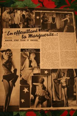Brigitte Bardot En Effeuillant La Marguerite