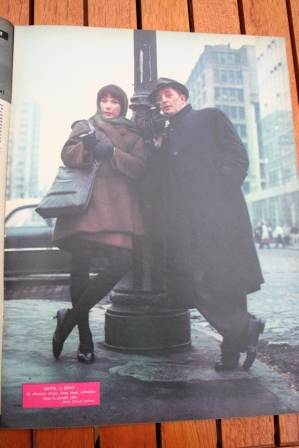 Robert Mitchum Shirley Mac Laine